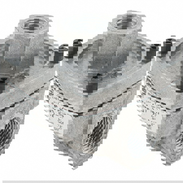 Quick-Exhaust Valves; Inlet Port Size: 3/8; Inlet Port Size: 0.375 in; Exhaust Port Size: 3/8; Exhaust Port Size: 3/8 in; Maximum Working Pressure (psi): 13.8 bar; 200 psi; Maximum Working Pressure (psi): 13.8 bar; 200 psi; Body Material: Aluminum; Maximu