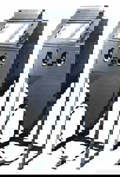 Free-Standing Sandblasting Cabinet: 48