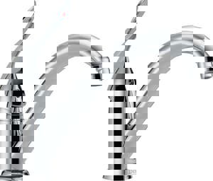 Single Handle Kitchen Faucet in Chrome