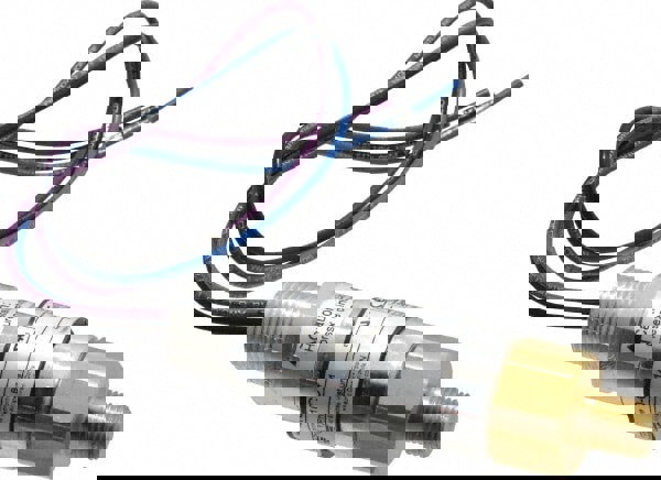 Compact, Cylindrical Pressure Switch: 180 psi to 3000 psi, 1/4