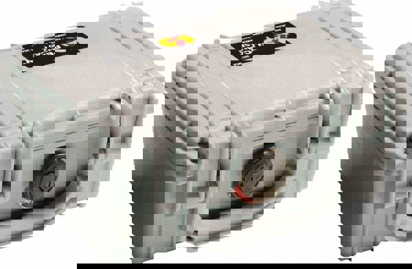 Clamshell Hard Case: 6-49/64