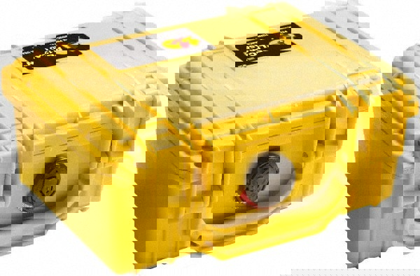 Clamshell Hard Case: 6-49/64