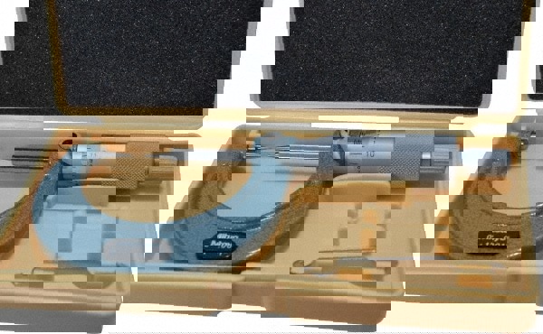 1 Inch, 38mm Throat Depth, Ratchet Stop, Mechanical Point Micrometer