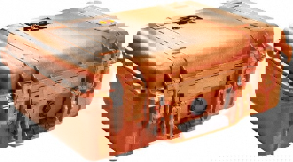 Clamshell Hard Case: 14-1/16