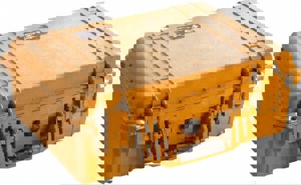 Clamshell Hard Case: 7-13/32