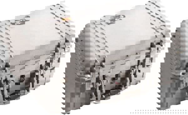 Clamshell Hard Case: 7-13/32