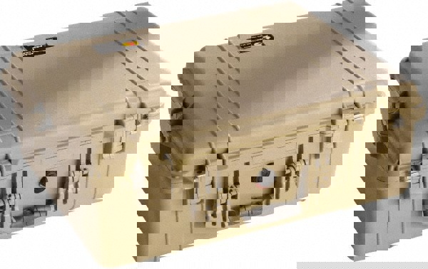 Clamshell Hard Case: 8-51/64