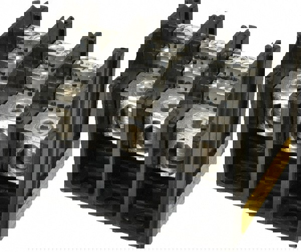 3 Poles, 310 Amp, 350 kcmil-6 AWG (Cu/Al) Primary, 4-12 AWG (Al), 4-14 AWG (Cu) Secondary, Thermoplastic Power Distribution Block