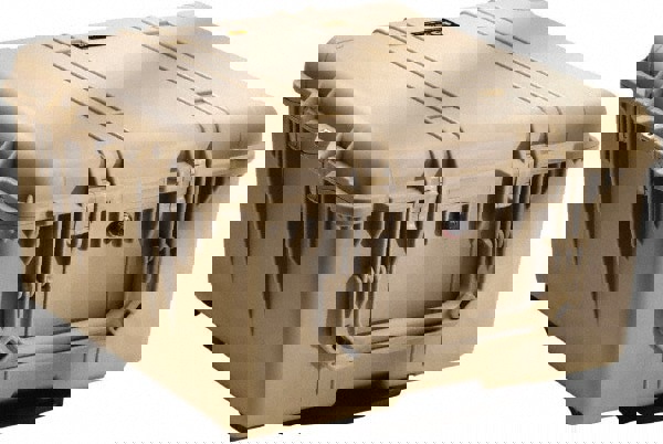 Clamshell Hard Case: 23