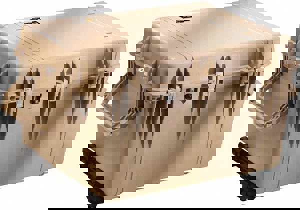 Clamshell Hard Case: 23