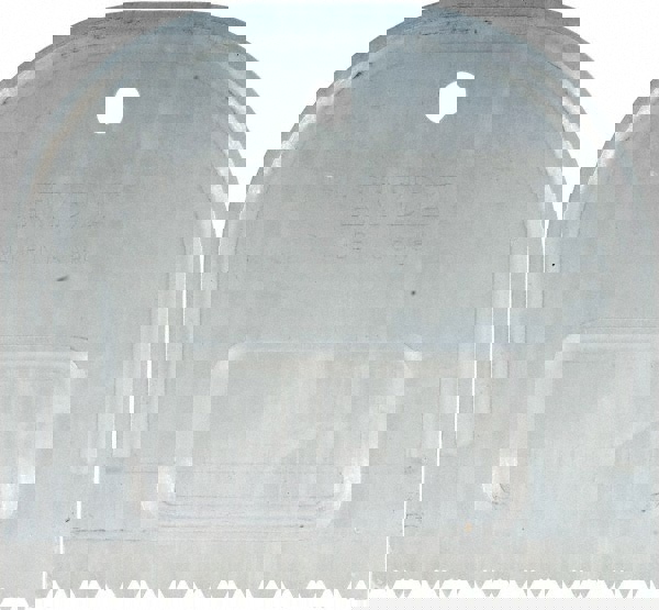 V Margin Trowel