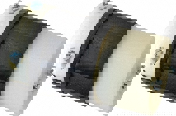 Locking Inlet: Connector, Industrial, L21-20R, 120 & 208V, Black & White