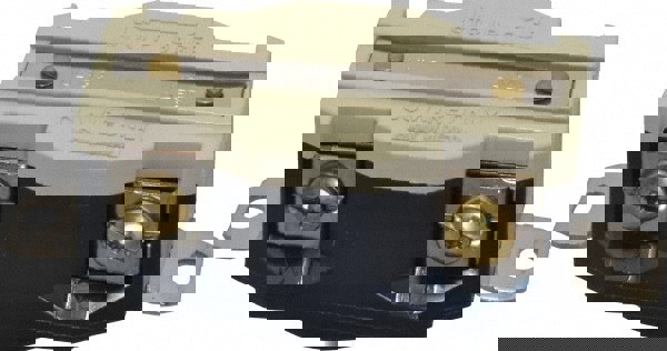 480 VAC, 30 Amp, L16-30R NEMA, Self Grounding Receptacle