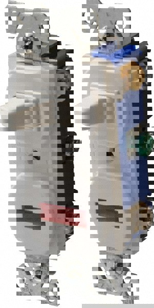 1 Pole, 120 VAC, 15 Amp, Flush Mounted, Combination Switch with Pilot Light