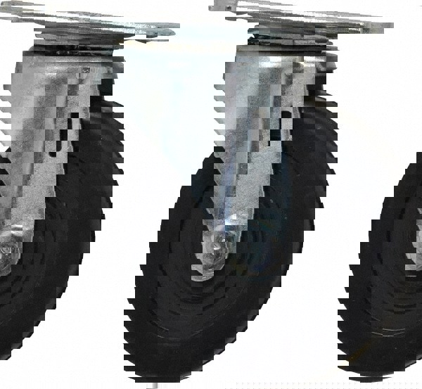 Swivel Top Plate Caster: Soft Rubber, 3