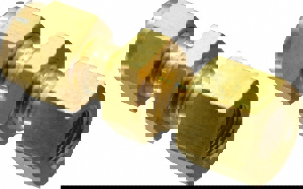 Compression Tube Bulkhead Female Connector: 1/8