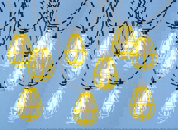 Temporary String Lights; Cord Length (Feet): 100 ; Guard Material: Metal ; Cord Type: SOOW ; Cord Color: Yellow ; Includes: Lamp Guard ; Standards Met: CSA File LR85374 Listed