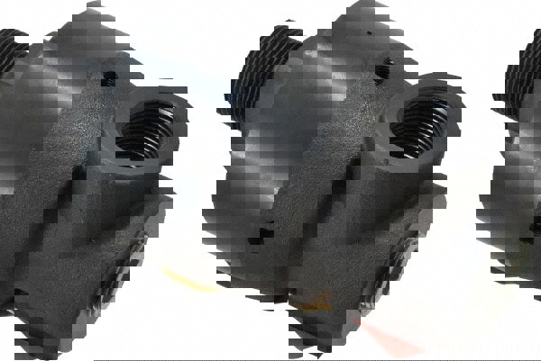 Rotary Unions; Union Type: General Purpose ; Thread Standard: NPT ; Material: Brass ; Body Diameter: 3.250in; 82.55mm ; Body Length (Inch): 6-13/16 ; Connection Type: Non-Threaded