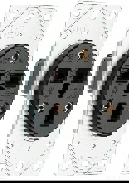 Straight Blade Single Receptacle: NEMA 14-50R, 50 Amps, Self-Grounding