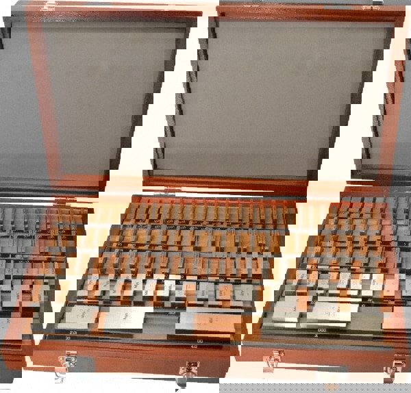 Gage Block Set: 0.05 to 4'' Range, 81 Pc, AS-1 Grade, Steel