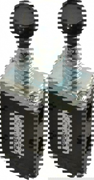 Mechanically Operated Valve: 3-Way & 2-Position, Button-Manual Return Actuator, 1/4