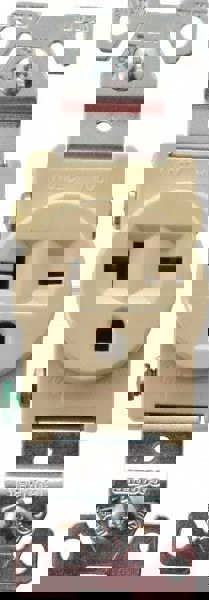 Straight Blade Single Receptacle: NEMA 6-20R, 20 Amps, Self-Grounding