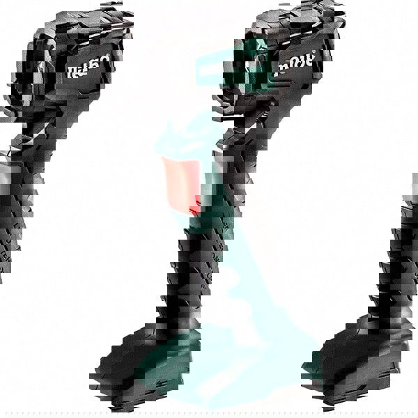 Cordless LED Flashlight: 12V, 210 Lumens