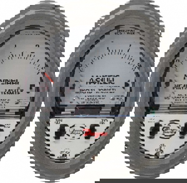 25 Max psi, Differential Pressure Transmitter with Indication