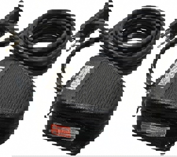 1 Treadle, 15 Amp, 3/4 hp, Momentary (MO), SPST, Electric Foot Switch