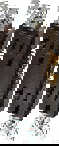 Straight Blade Duplex Receptacle: NEMA 5