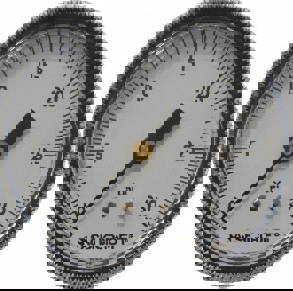 Pressure Gauge: 2-1/2