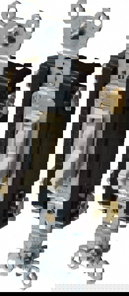 4 Pole, 120 VAC, 15 Amp, Specification Grade Toggle Four Way Switch