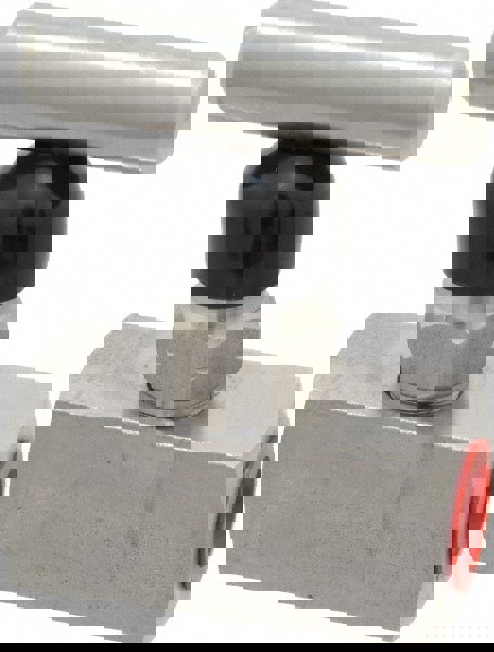 Needle Valve: T-Handle, Straight, 1/4