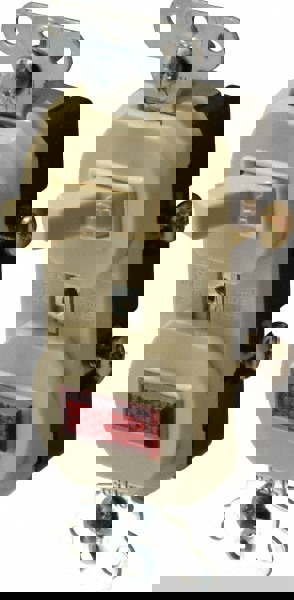 1 Pole, 120/125 VAC, 15 Amp, Flush Mounted, Ungrounded, Tamper Resistant Combination Switch with Pilot Light