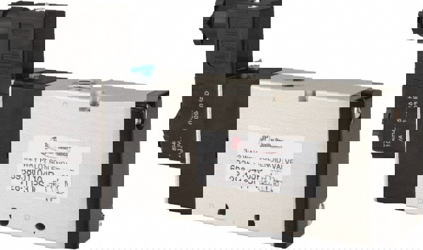 Stacking Solenoid Valve: Internal Pilot, 3-Way, 2 Position, Spring Return