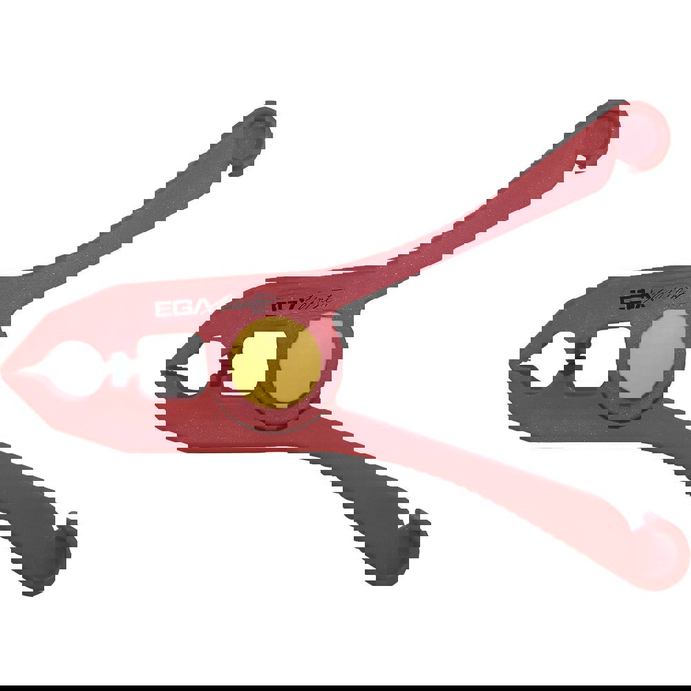 Wire & Cable Stripper Accessories; Type: Insulating Clamp ; For Use With: Holding Insulating Mats ; Overall Length (mm): 150.0000 ; Additional Information: 15MM Clamping Capacity; 1000V ; UNSPSC Code: 27112800