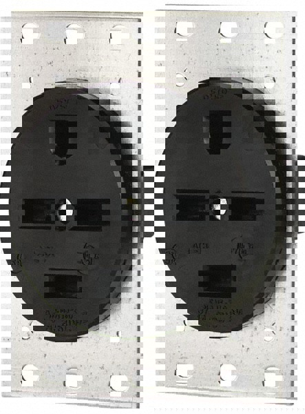 Straight Blade Single Receptacle: NEMA 15-30R, 30 Amps, Self-Grounding