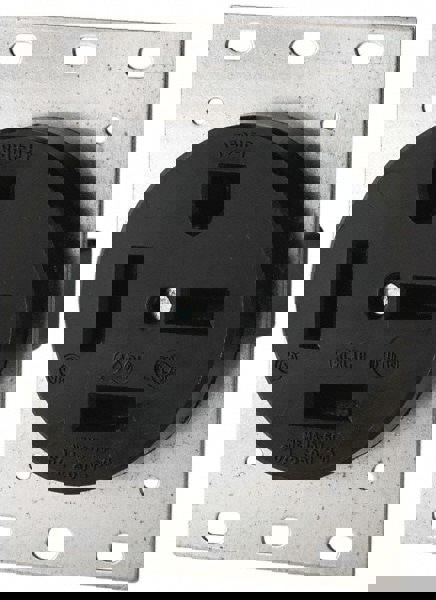 Straight Blade Single Receptacle: NEMA 15-60R, 60 Amps, Self-Grounding