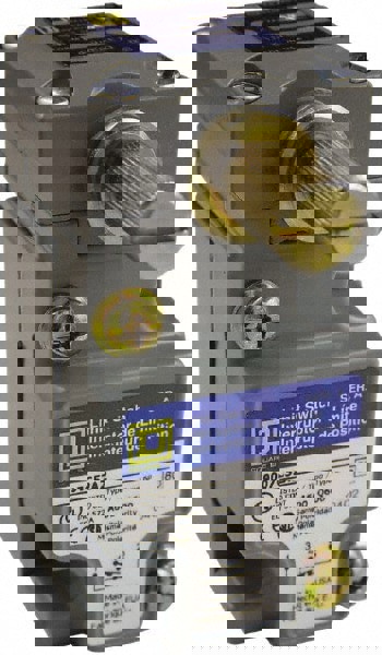 General Purpose Limit Switch: SPDT, NC, Roller Lever, Side