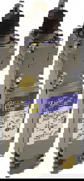 General Purpose Limit Switch: SPDT, NC, Plunger, Top