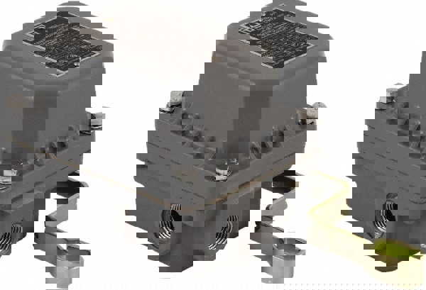 4 NEMA Rated, DPST, Float Switch Pressure and Level Switch