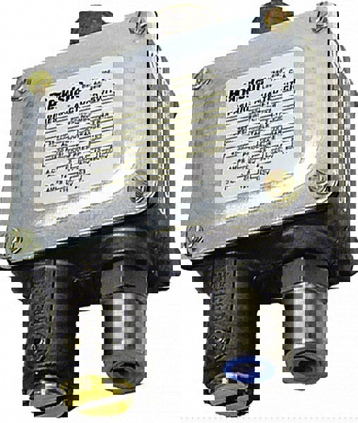 Sealed Piston Pressure Switch: 240 psi to 3000 psi, 1/4