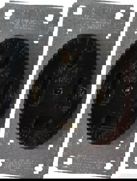 Straight Blade Single Receptacle: NEMA 14-60R, 60 Amps, Self-Grounding