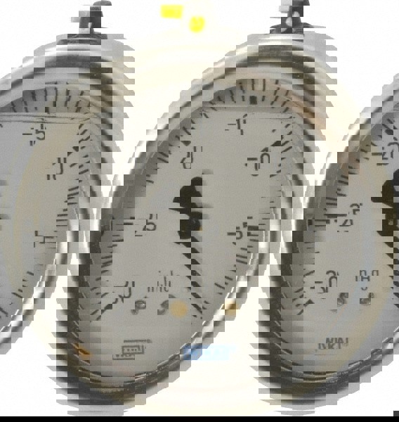 Pressure Gauge: 2-1/2