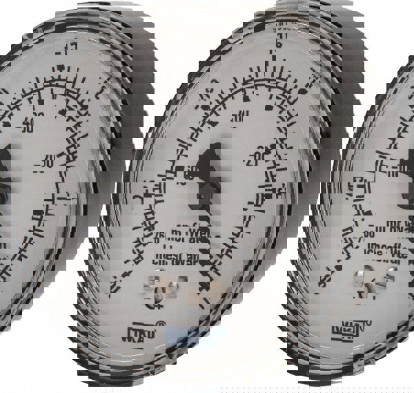 Pressure Gauge: 2-1/2