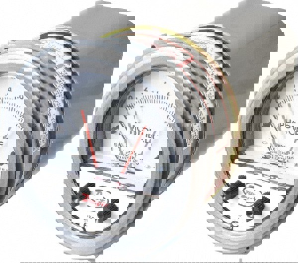 25 Max psi, 2% Accuracy, NPT Thread Photohelic Pressure Switch