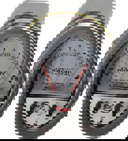 25 Max psi, 2% Accuracy, NPT Thread Photohelic Pressure Switch