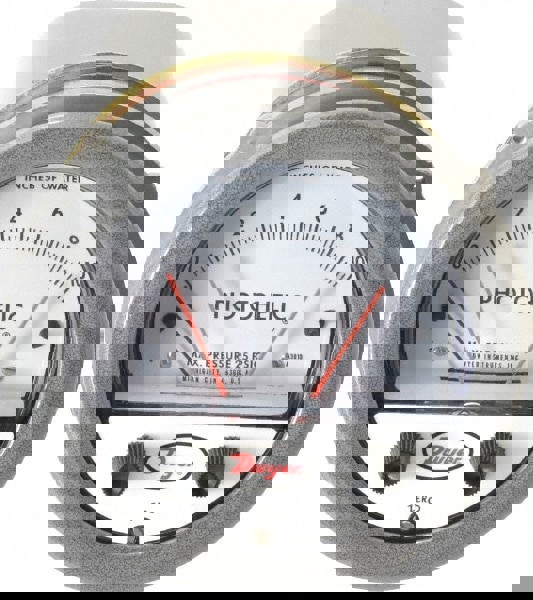 25 Max psi, 2% Accuracy, NPT Thread Photohelic Pressure Switch