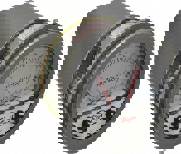 25 Max psi, 2% Accuracy, NPT Thread Photohelic Pressure Switch