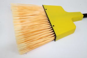 LG ANGLE BROOM 12 W/ MTL HDL